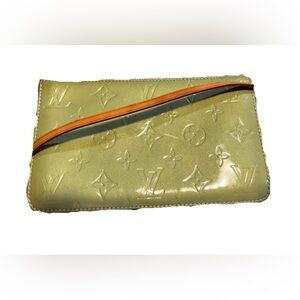 **SOLD**Louis Vuitton Pochette Lexington Vernis Leather